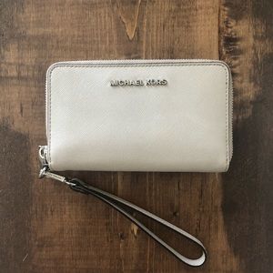 Michael Kors Jet Set Travel Phone Wallet Wristlet